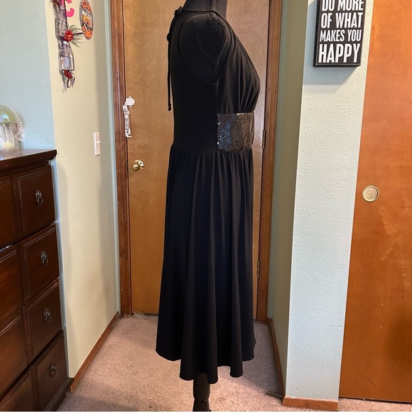 R&M Richards black sleeveless dress with sequins keyhole opening mid length 6 - Picture 2 of 13